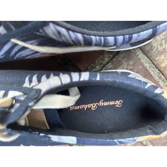 Tommy Bahama Canvas Sneaker Cove Island Blue Floral Size 8 - Picture 2 of 8